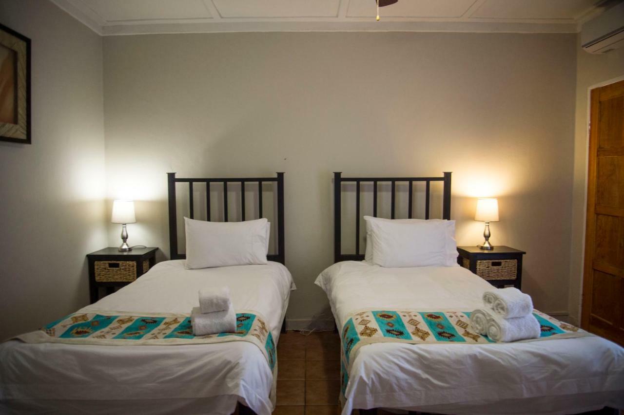 Albergue Tsumeb Backpackers & Safari Exterior foto